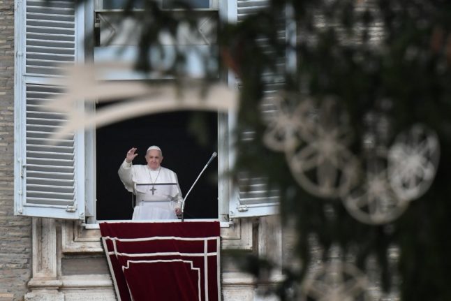 Tens of thousands gather on Christmas Day each year for the pope's Urbi et Orbi blessing. 