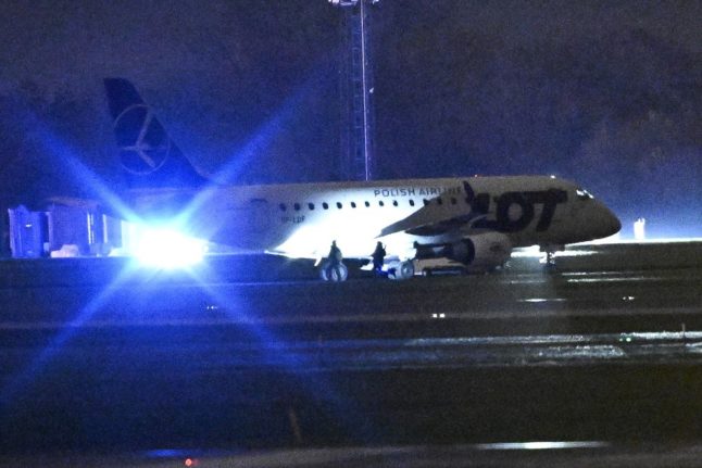 Fighter aircraft scrambled in response to Copenhagen Airport bomb threat