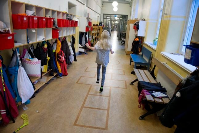 Swedish government proposes longer school days