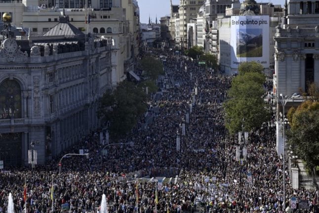 30,000 marchers demand end to healthcare cuts in Madrid