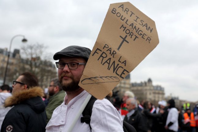 French bakers protest over surging power prices