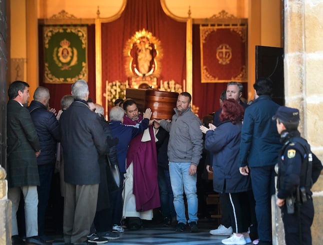 Di pemakaman, ratusan verger berkabung tewas dalam serangan gereja Spanyol