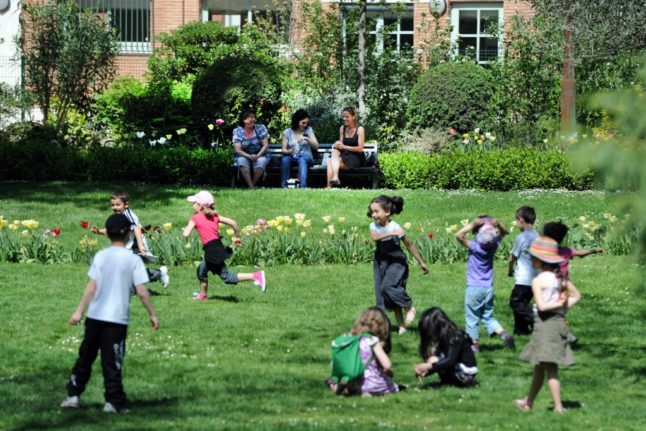 Crèche to cafés: How to make friends with other parents in France