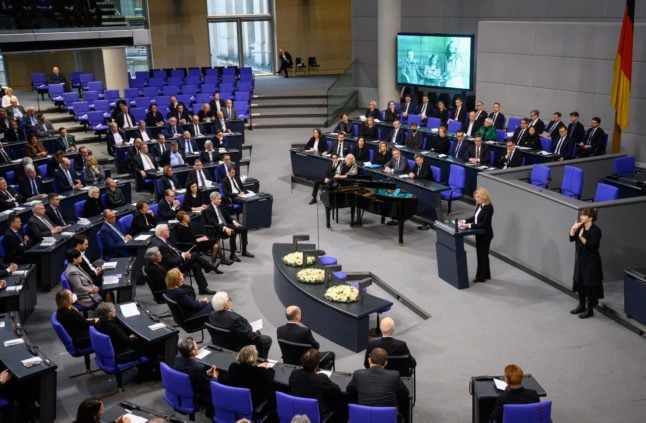 The Bundestag commemorates victims of the Holocaust.