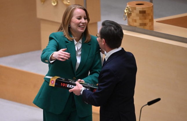Sweden’s tradition of giving gifts to send off departing party leaders