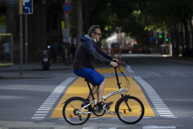 Spain mulls paying workers who commute by bike