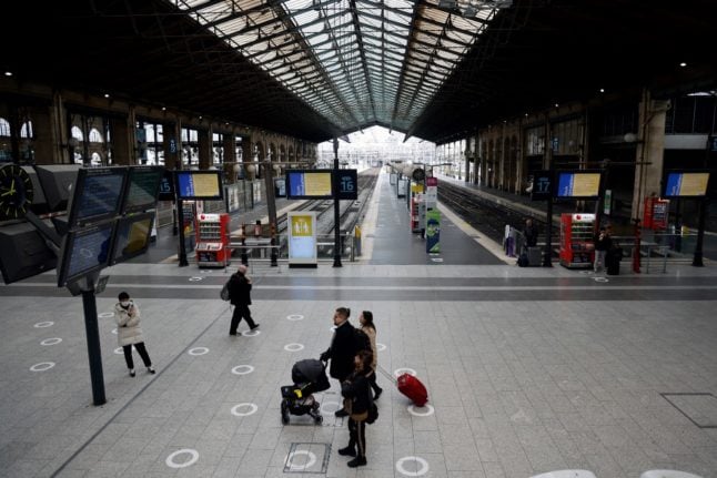LATEST: How Paris transport will be hit by Tuesday's pension strikes