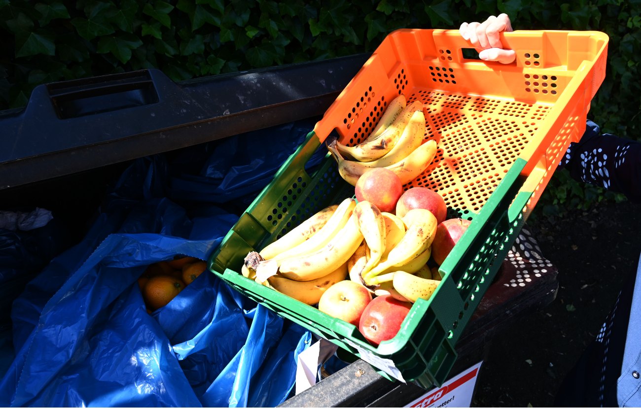 German Edeka store legitimises 'dumpster-diving' to reduce food waste