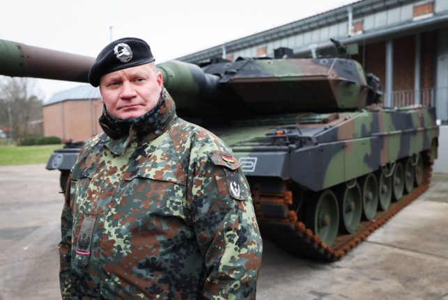 Ukrainian soldiers get fast-track training on German tanks