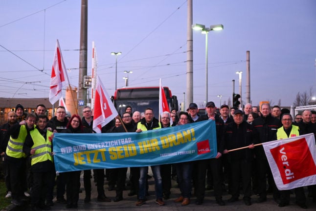 Striking transport workers in Düsseldorf