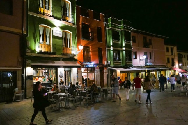 Which Spanish city has the most bars per inhabitant?