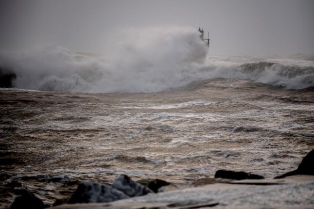 Storm Otto subsides but travel delayed and thousands left without power