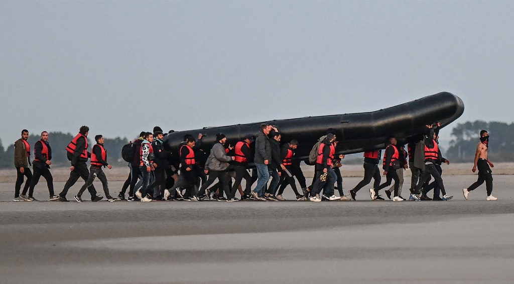 Photo of UK in €541 million new deal with France to stop small boat crossings