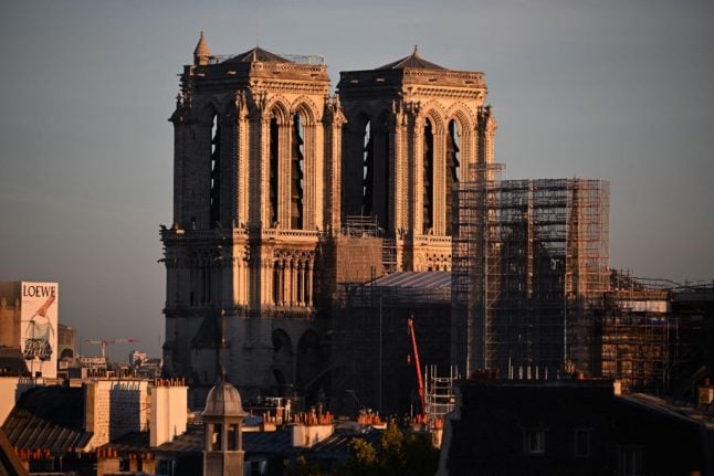 Notre-Dame sued for English-only translations