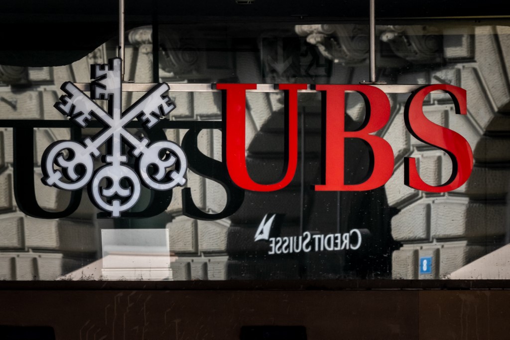 UBS, Credit Suisse lock horns in takeover talks - cdc travel restrictions by country - Travel - Public News Time