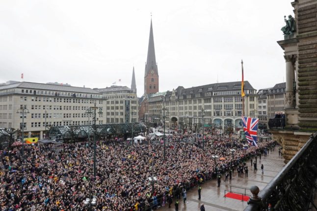 Crowds wait for King Charles in Hamburg
