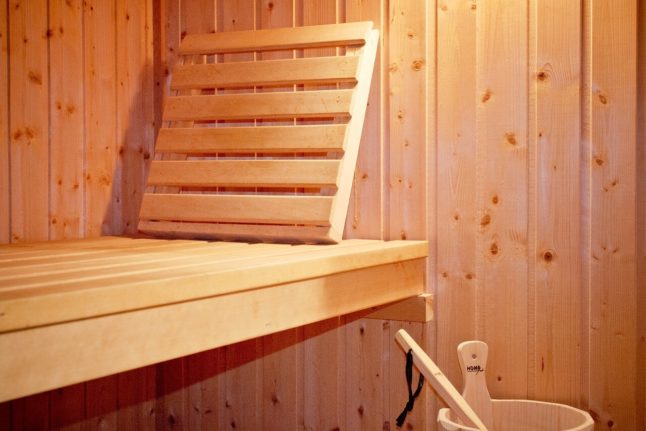 A wooden bank inside a sauna.