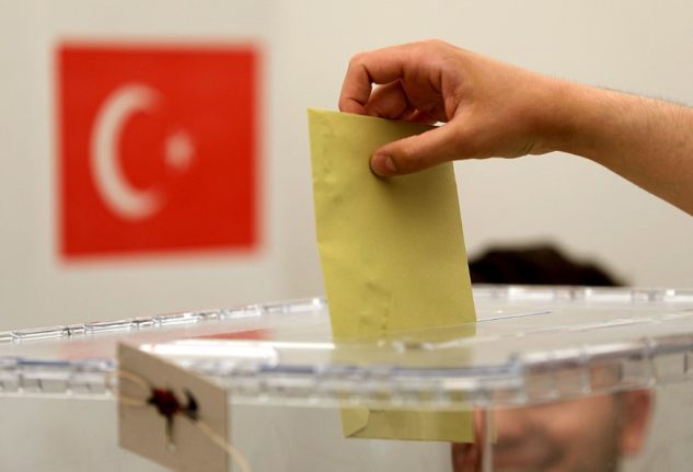 Turkish citizens voting in Germany
