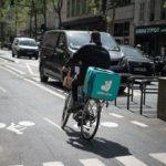 French food delivery platforms agree to pay workers minimum wage