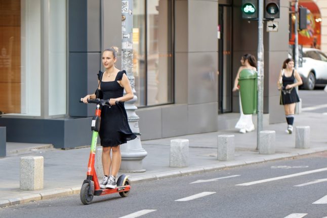 What are the rules for renting electric scooters in Spain?