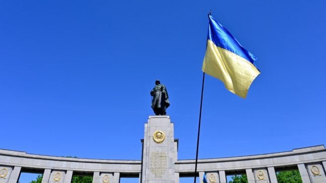 Berlin court overturns May 8-9 ban on Ukrainian flags