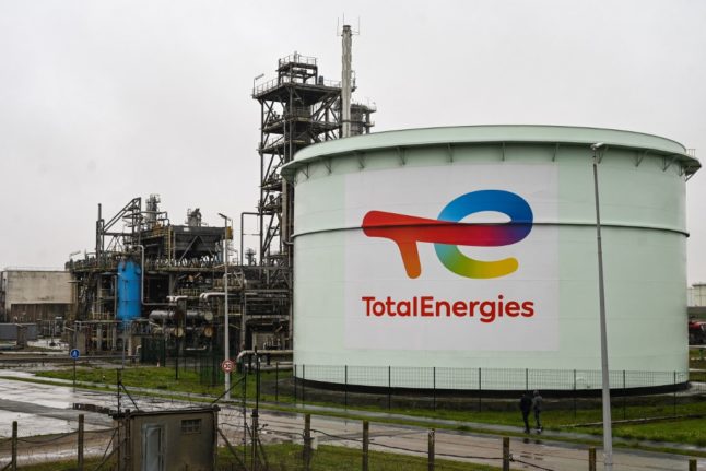 France's Total sues Greenpeace for €1 over greenhouse has emissions report