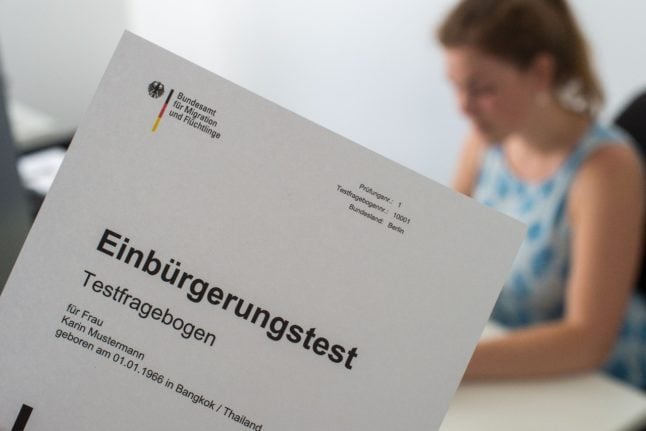 A woman takes her German citizenship.