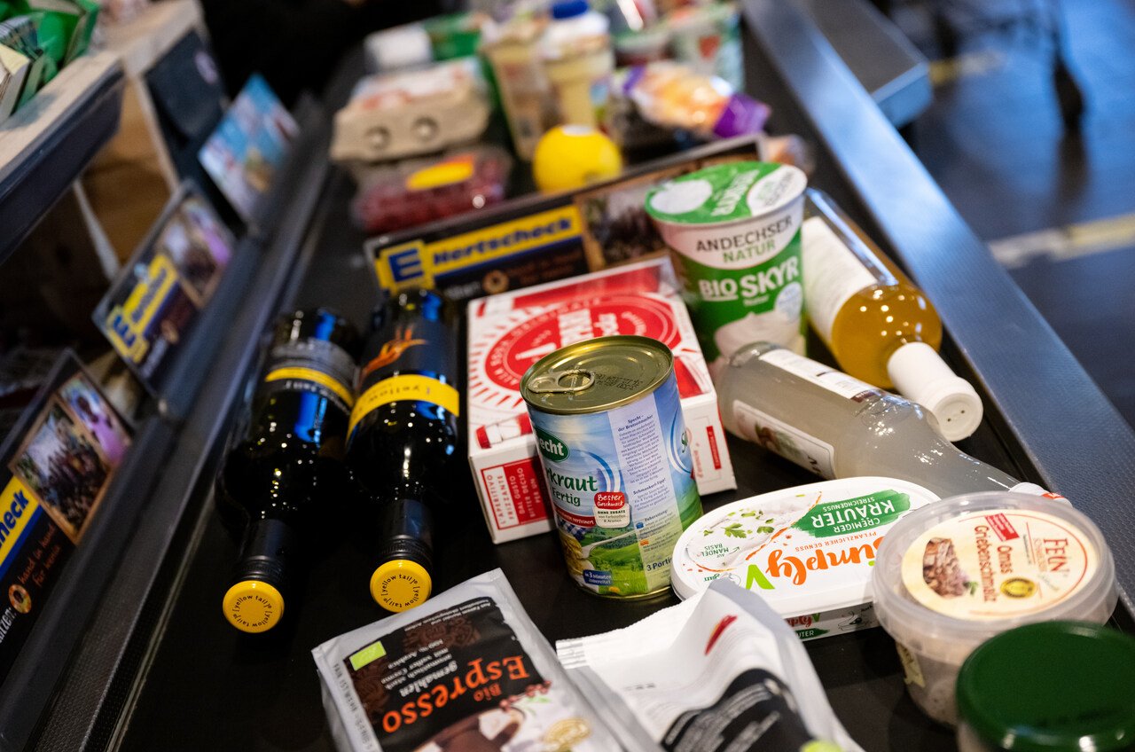 Groceries lie on the conveyor belt at the checkout in a supermarket in Bavaria.