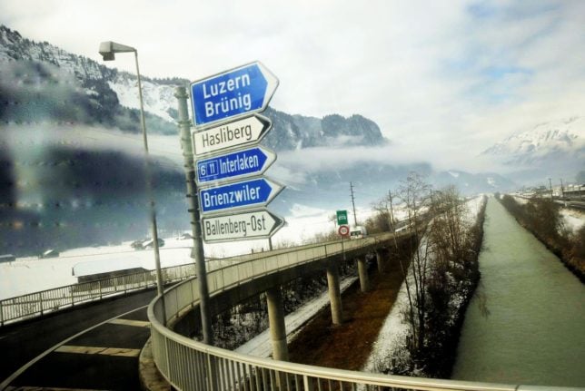 Reader question: Can I drive a car with foreign number plates in Switzerland?