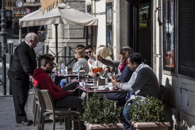 Here's how to act like a local in Italy's bars and cafes.