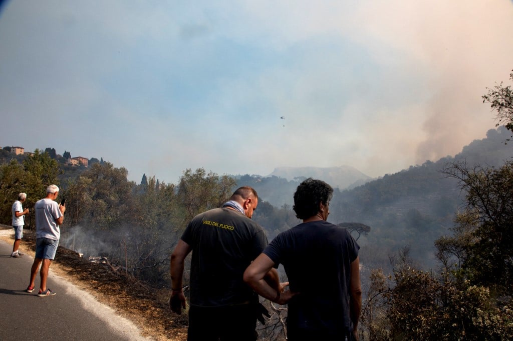 Schools closed after high temperatures fuel wildfires in Sicily