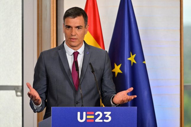 Spain's PM: EU wants deal on migrant policy by year-end