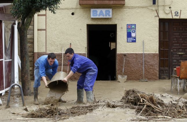 VIDEO: Ten-minute flash flood wreaks havoc in Spain's Zaragoza 