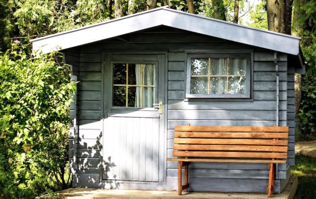 Do I need a permit to put a shed or wooden hut in my garden in Spain?