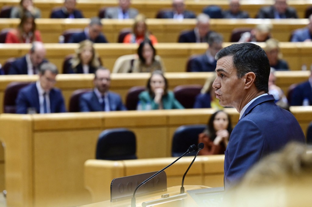 Spain's parliament opens under cloud of uncertainty thumbnail