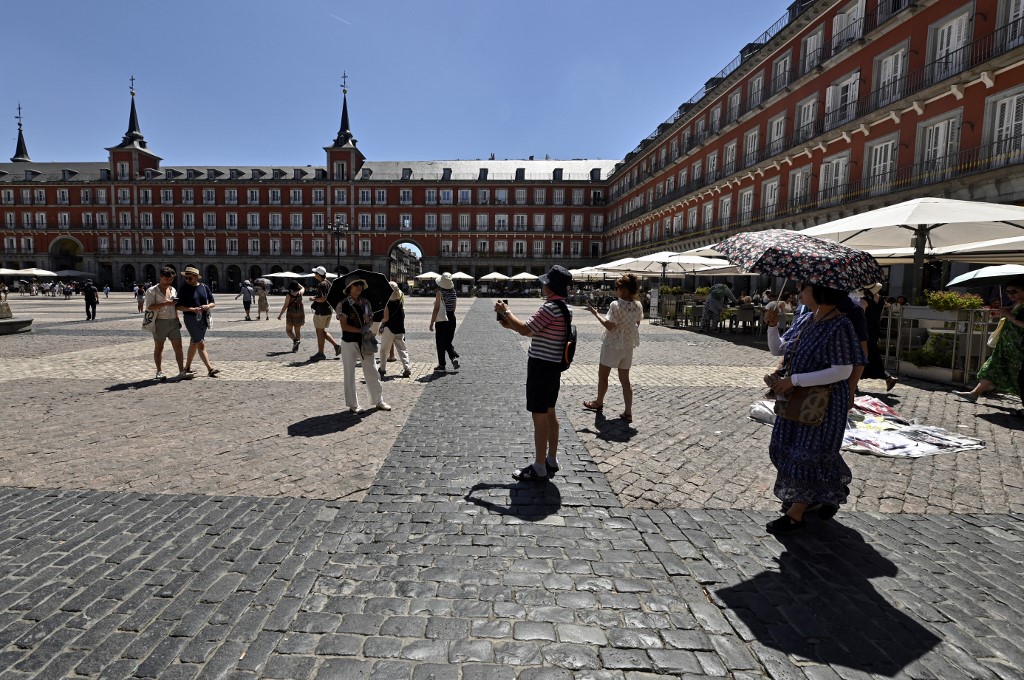 Spain swelters in latest searing heatwave thumbnail
