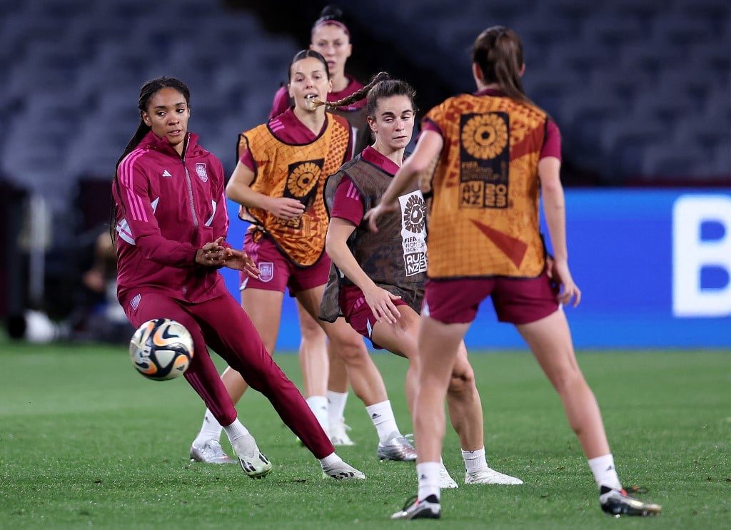 England, Spain pursue history in Women's World Cup final thumbnail