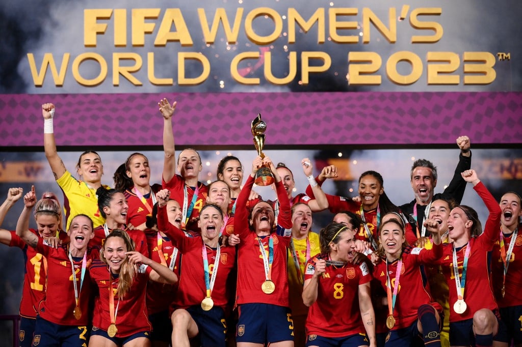 IN IMAGES: Spain celebrate first women's World Cup trophy thumbnail