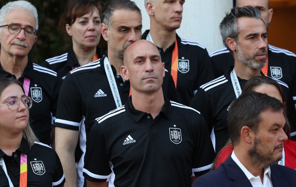 Kissgate: Sacking of Spain's football boss looms as FIFA opens probe thumbnail