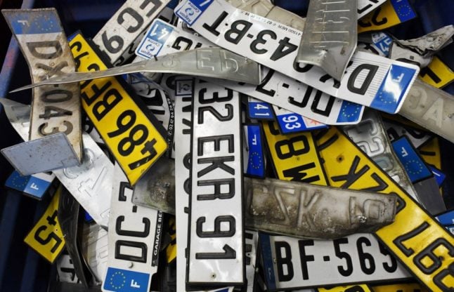 Reader question: Can you be fined for having a foreign-registered car in France?