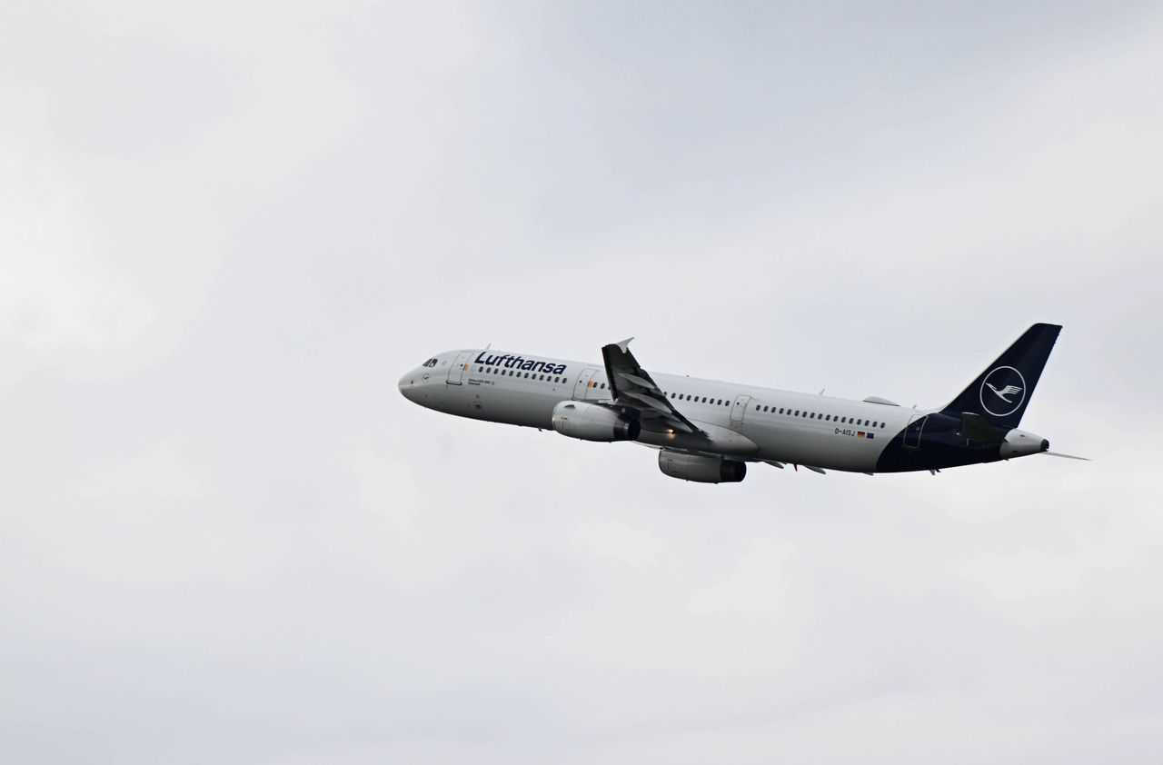 German court bans Lufthansa’s alleged ‘greenwashing’ ads