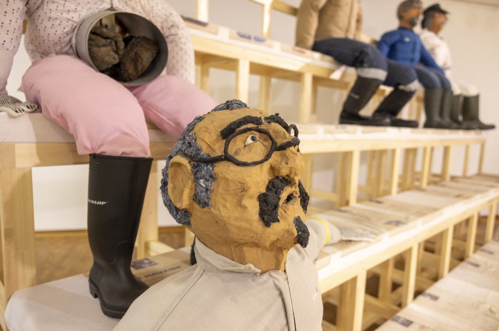 The exhibition on "Time" features an installation with life-size, individually designed puppets by the artist Oscar Murillo at the Museum Ludwig.