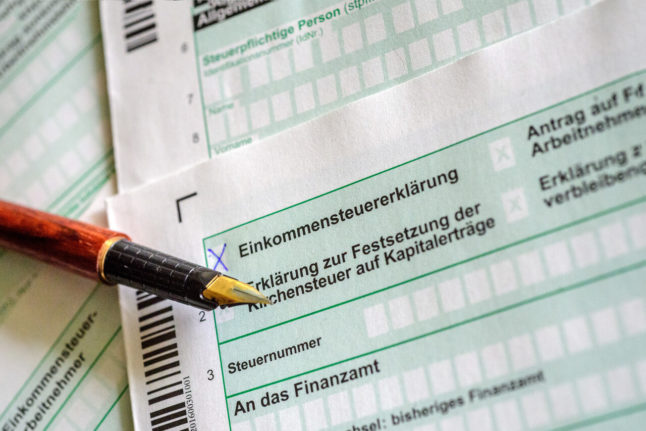 A German tax declaration form with the box indicating income tax return ticked.