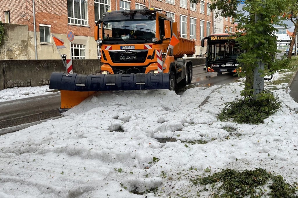 Hail in Reutlingen and snowplough