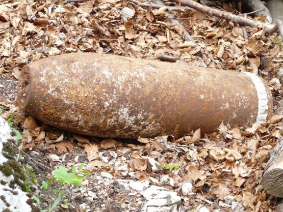 How many WWII bombs are still in Austria?