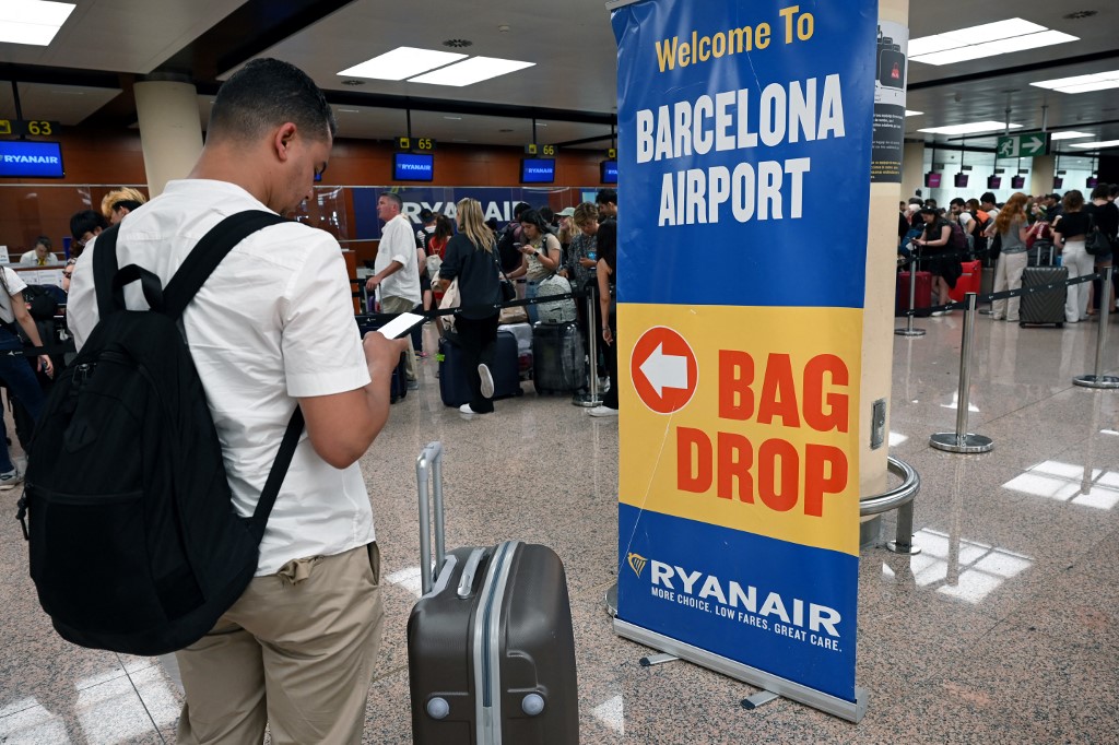 Five ways to save money at Spanish airports
