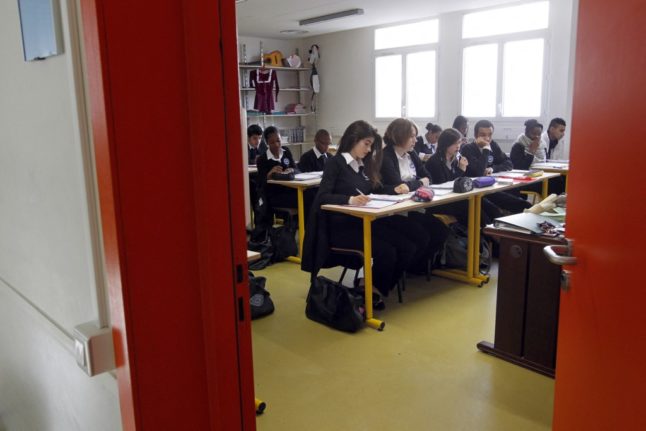 France to 'experiment' with introducing uniforms in schools