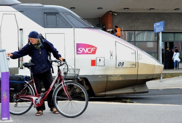 What are France’s rules for bringing bikes on the train?