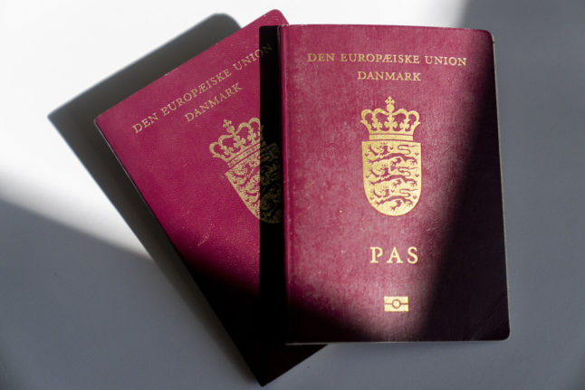 What are the rules on retaining Danish citizenship when born and raised abroad?