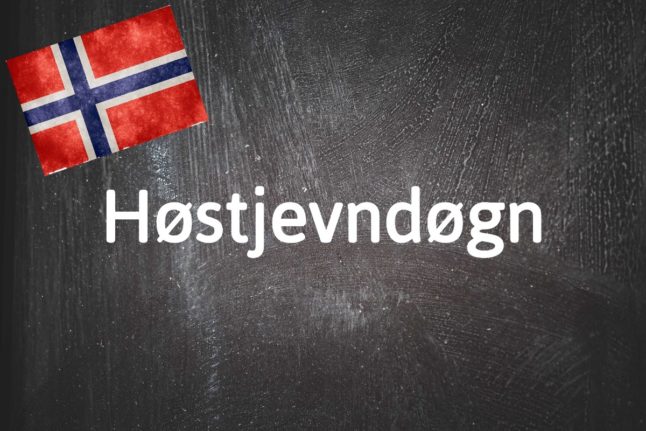 Chalkboard with the Norwegian word of the day on it.